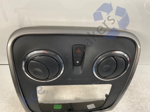 Dacia Sandero Stepway 12-17 Pre-Facelift Centre Dash Vents