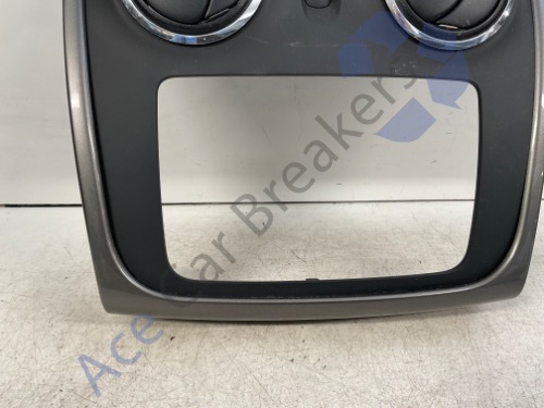 Dacia Sandero Stepway 12-17 Pre-Facelift Centre Dash Vents