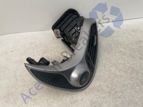 Hyundai Ix35 MK110-13 Pre-Facelift Dash Vent Right Side Central