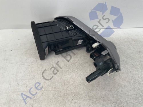 Hyundai Ix35 MK110-13 Pre-Facelift Dash Vent Right Side Central