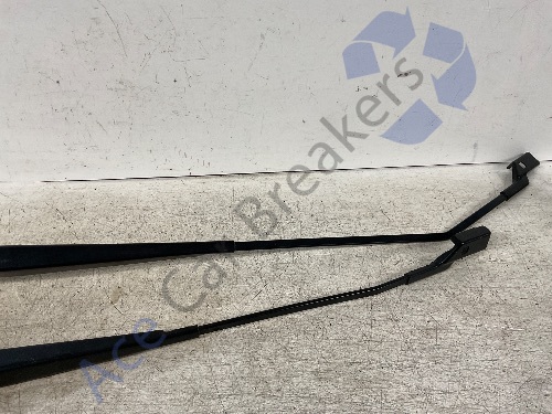 Ford Fiesta Mk7.5 Facelift 13-17 Wiper Arms Pair