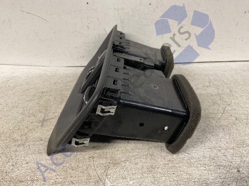 Volvo V40 Mk3 16-19 Facelift Dash Vent